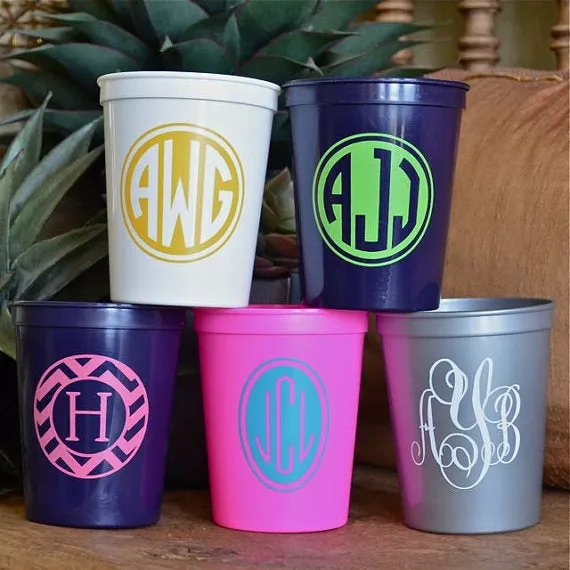 Custom Monogram with Wreath Plastic Stadium Cups